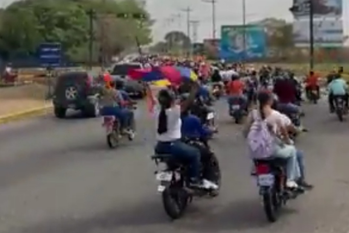 Barinas recibi&oacute; con caravana a Freddy Superlano tras su excarcelaci&oacute;n